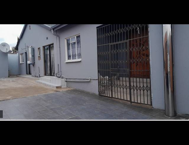 12 BEDROOM HOUSE FOR SALE IN SOUTHDALE